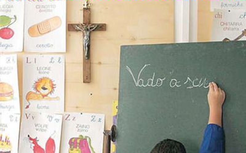 Países e professores pedem mudar sentença que proibe crucifixos nas escolas