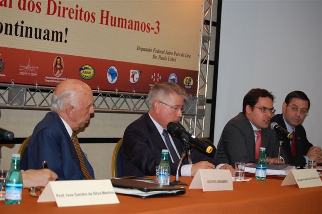 Fórum desqualifica o III Programa Nacional dos Direitos Humanos
