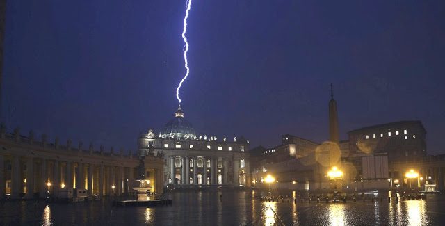 Tendo em vista o “Processo de Autodemolição” e a “Fumaça de Satanás”, os católicos desejam uma coisa: CLAREZA