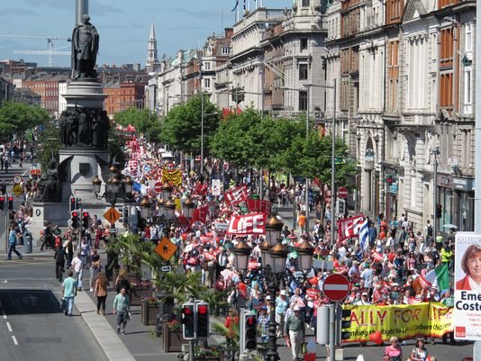 Mais de 35 mil irlandeses protestaram contra o aborto em Dublin