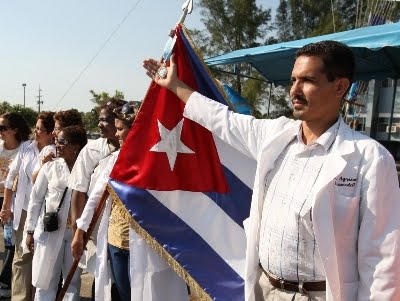 Médicos de Venezuela e Bolívia criticam experiência de ‘importar’ cubanos