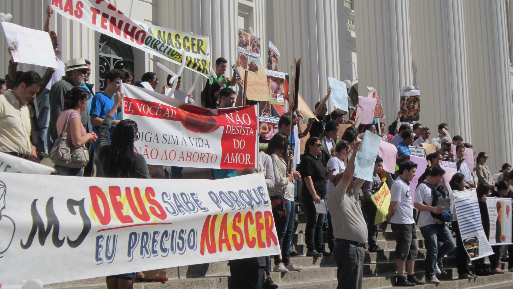 Aborto: mais fotos da manifestação contra o aborto em Curitiba