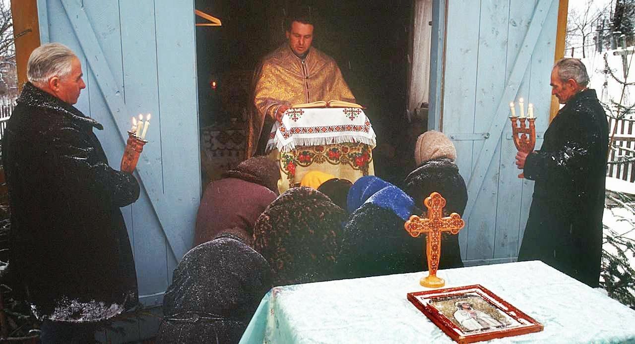 Católicos na miséria resistem à perseguição russo-cismática na Criméia