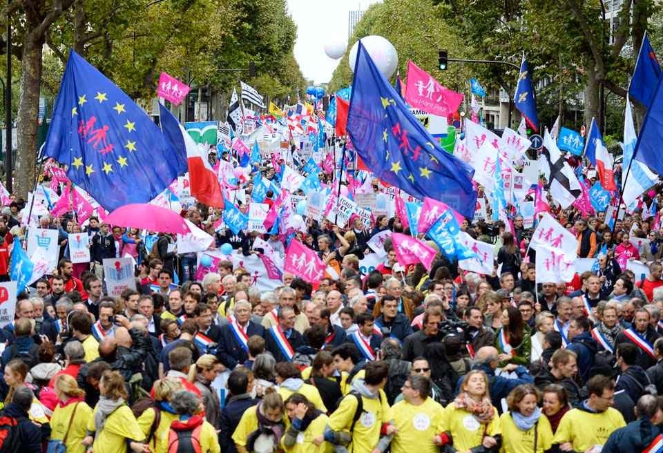 Meio milhão de franceses nas ruas contra a Revolução Sexual socialista