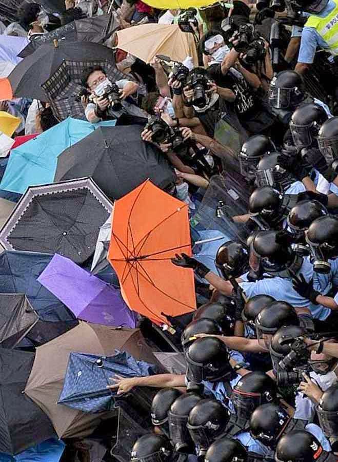 Hong Kong: Revolução dos guarda-chuvas enfrenta repressão