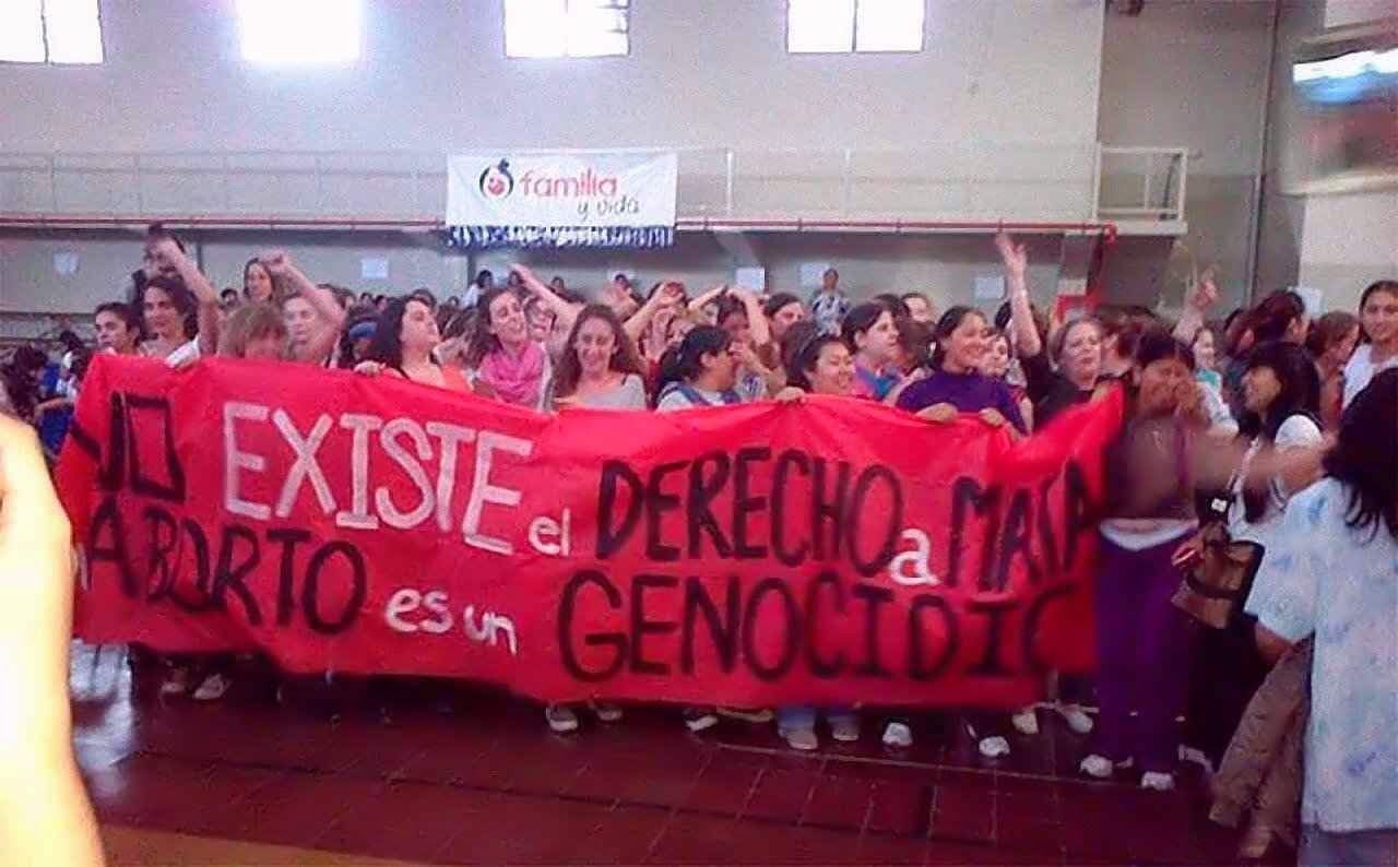 ARGENTINA — Jovens frustram ação de movimento abortista