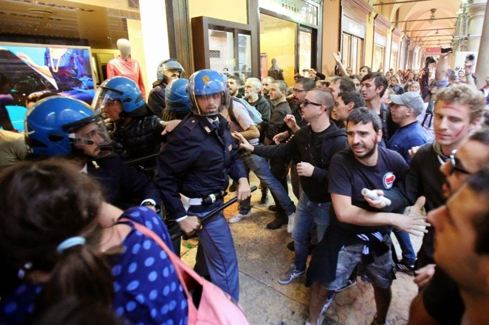 Militantes anarquistas e LGBT atacam católicos em cidades italianas