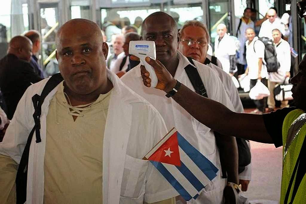 Comércio de médicos escravos rende quase US$ 8 bi por ano a Cuba