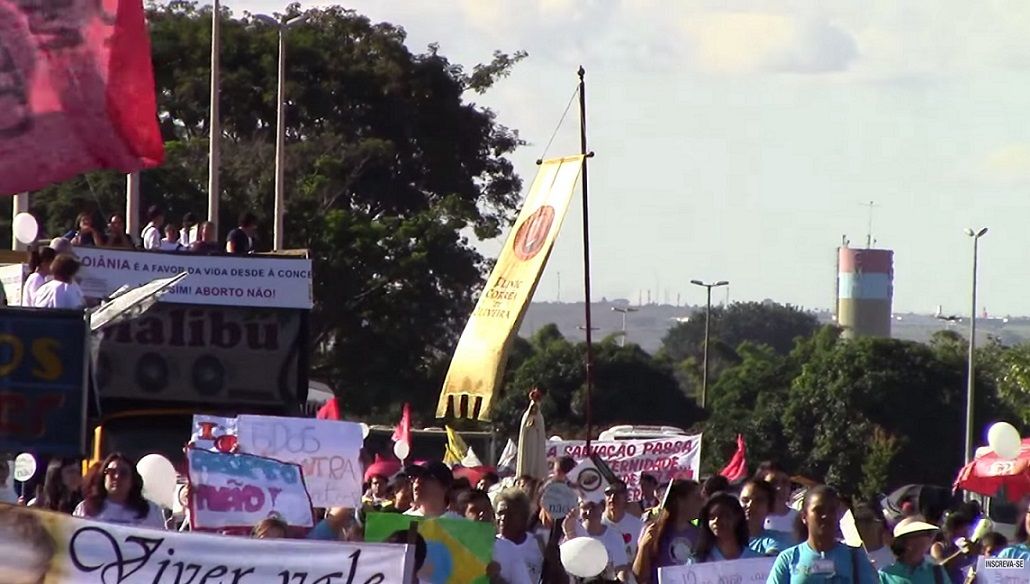 Ação Jovem do IPCO esteve na 8ª Marcha contra o Aborto em Brasília – 02/06/2015