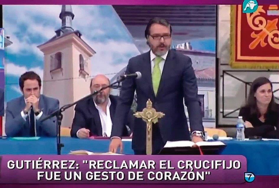 Vídeo: Prefeito espanhol só fez o juramento na presença do tradicional crucifixo