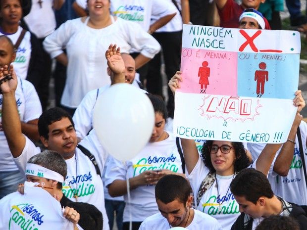 42 x 2 – Vereadores de São Paulo aprovam PME sem “gênero”