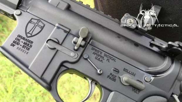 Arma AR-15 Crusader é fabricada com inscrições de salmos para repelir terroristas muçulmanos
