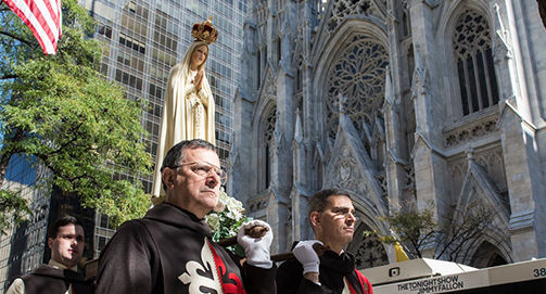 Mais de 14.000 Rosários recitados em praças públicas dão esperança em um mundo devastado pelo pecado e pelo aborto
