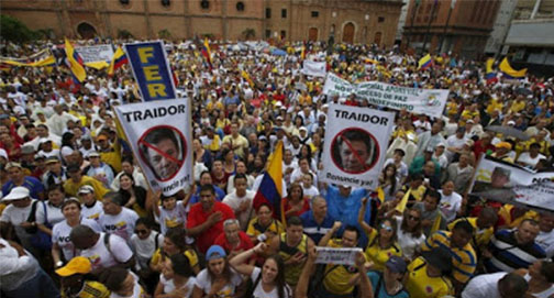 Colômbia— manifestações contra o governo por favorecer os terroristas das FARC