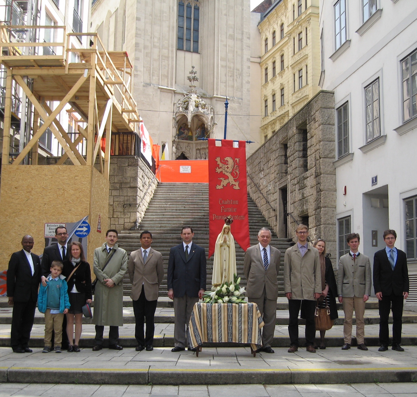 Terço público em Viena, Áustria, pelo Centenário de Nossa Senhora de Fátima