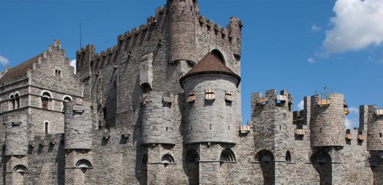 Castelo: residência por excelência do nobre, símbolo e orgulho da comunidade feudal