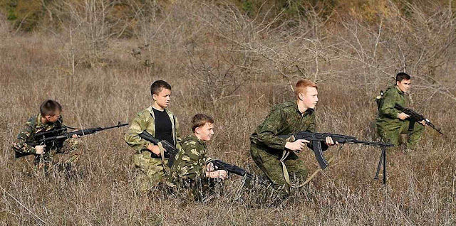 Crianças prontas para morrer por Putin
