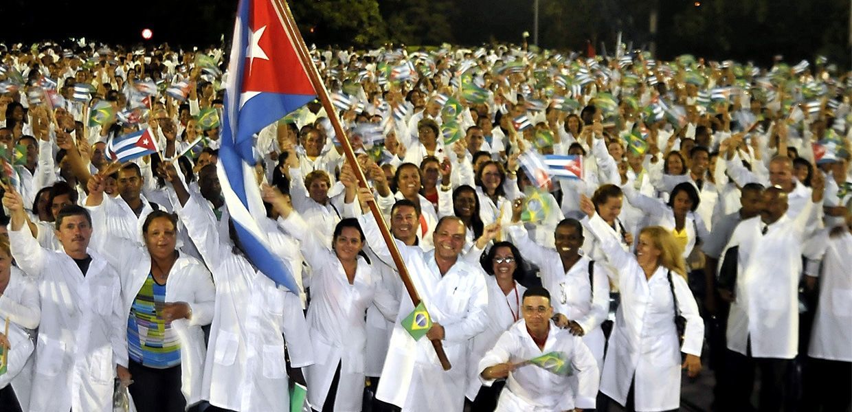 Médicos cubanos: “bolsistas” ou escravos?
