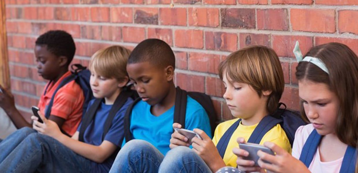 Crescem as ameaças digitais às crianças com celular