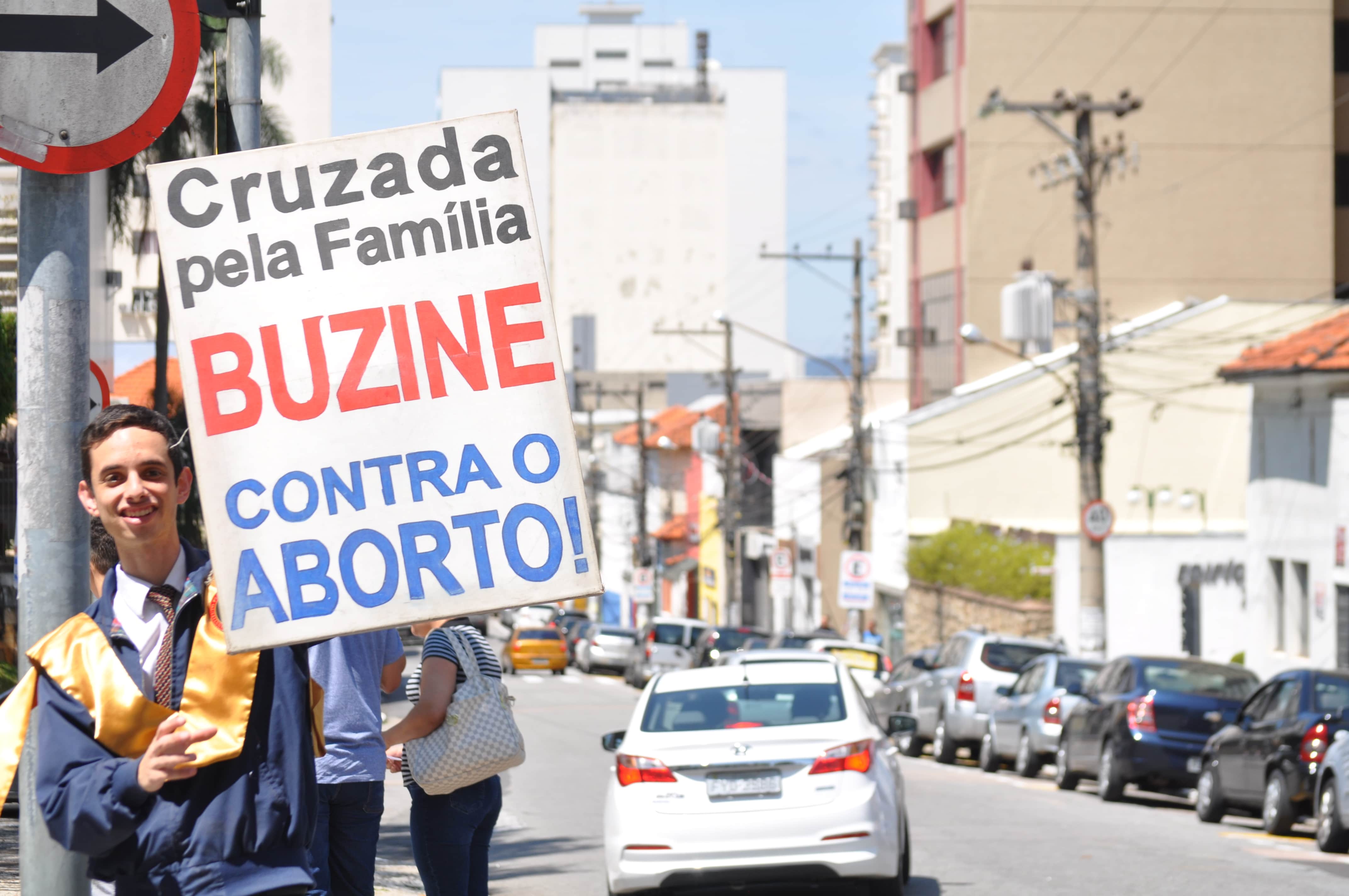 Ação Jovem do IPCO participa de ato público contra o aborto em Jundiaí