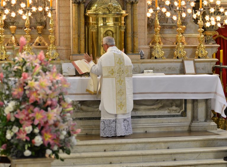 A Santa Missa e o imenso poder do sacerdote