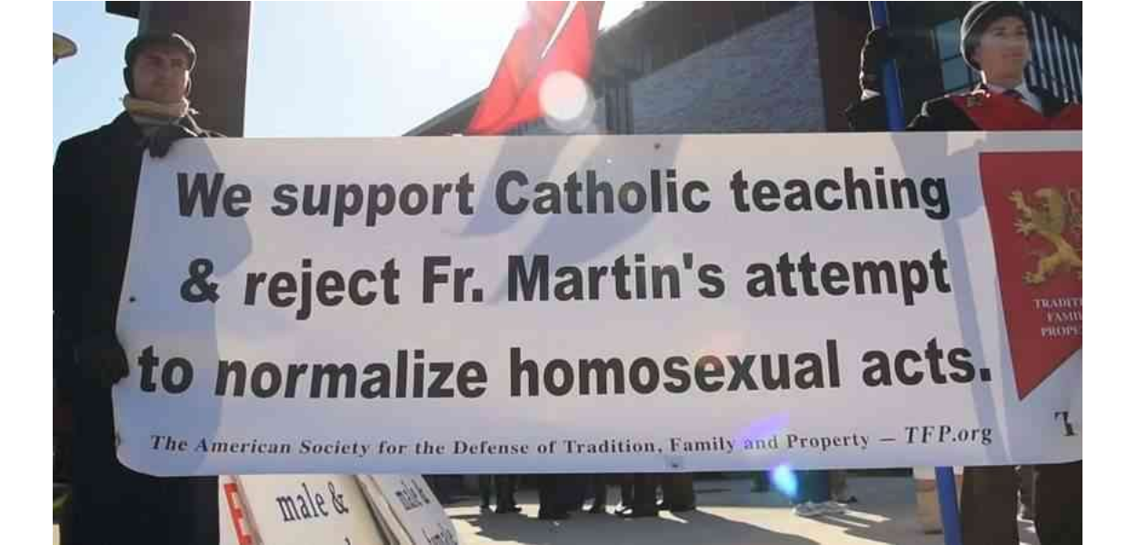 Ação estudantil da TFP americana contra a ofensiva homossexual em universidades católicas