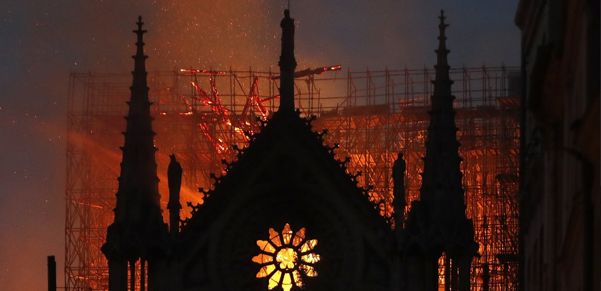 Comunicado: Notre Dame de Paris em chamas