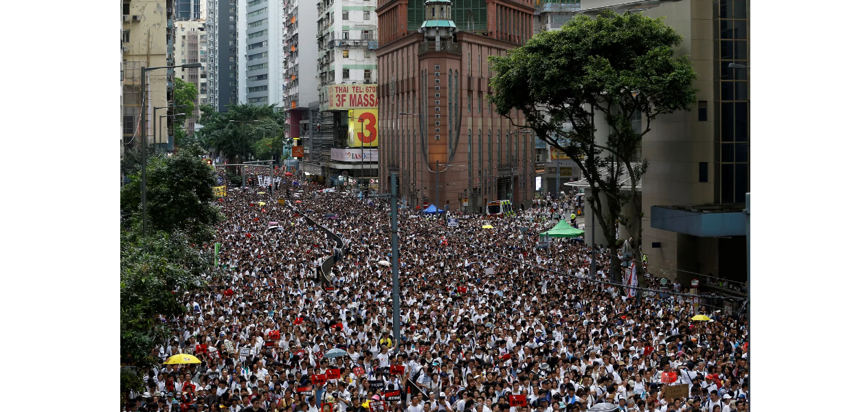Gigantescas manifestações em Hong Kong contra a ilegal interferência chinesa
