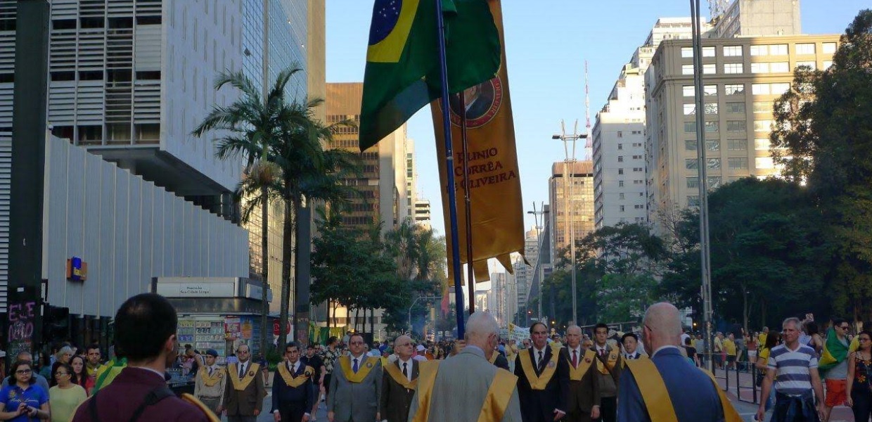 Instituto Plinio Corrêa de Oliveira participa das manifestações do dia 30 de junho – Fotos