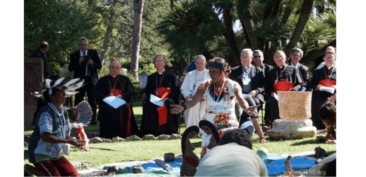 Satisfazer a fome da “Mãe Terra”: significado pagão da cerimônia nos jardins do Vaticano