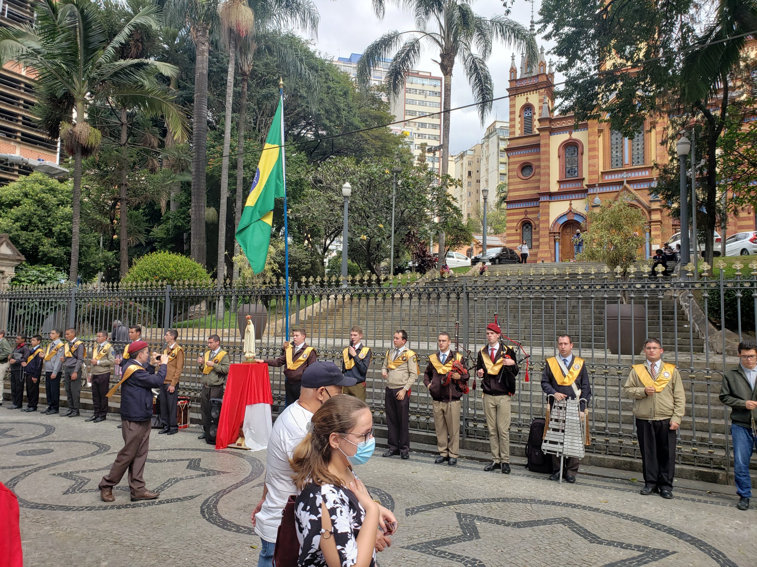Caravana IPCO em BH contra o Socialismo: terço em frente à igreja de São José